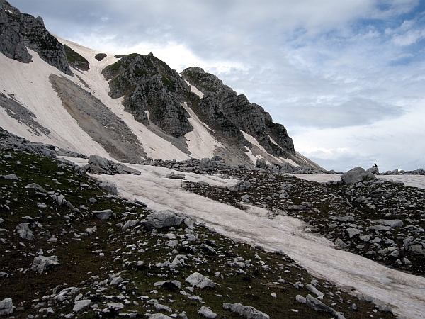 Immagine insolita: Monte Meta con il lago